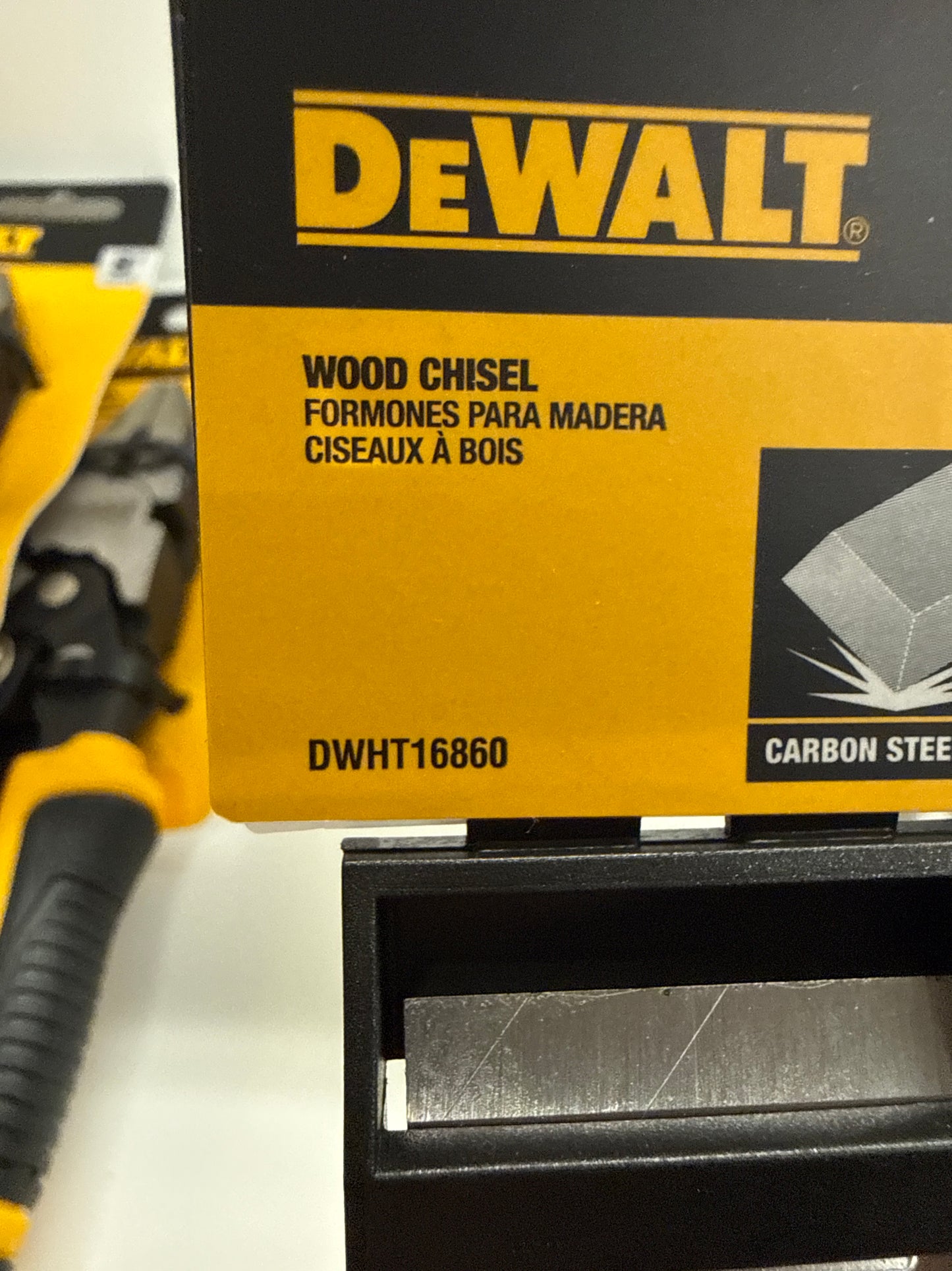 DeWalt 1¼ in. Wood Chisel – Hardened Steel Blade with Ergonomic Handle (DWHT16860)