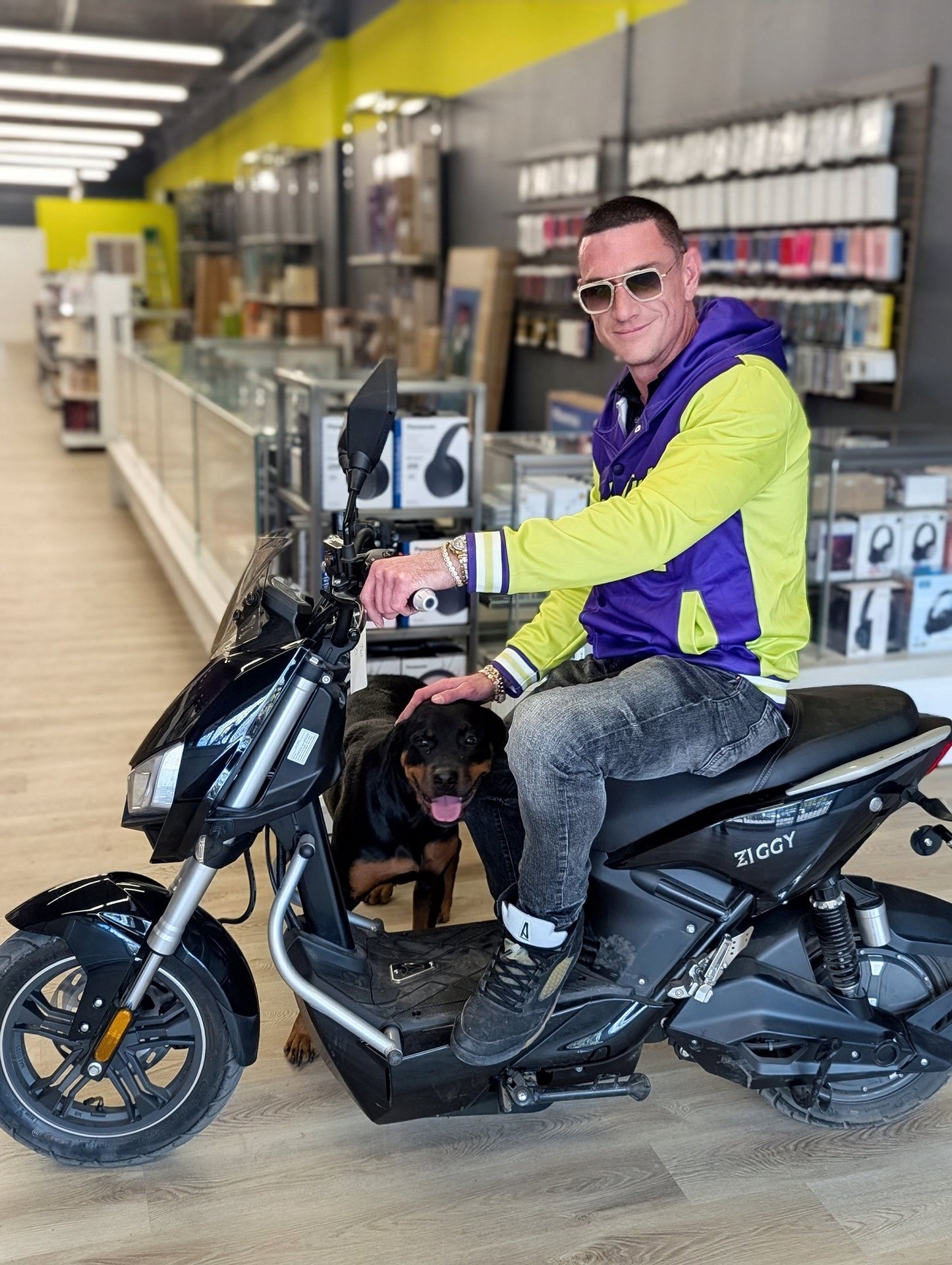 Ziggy Z3 Electric Scooter - Piano Black product image